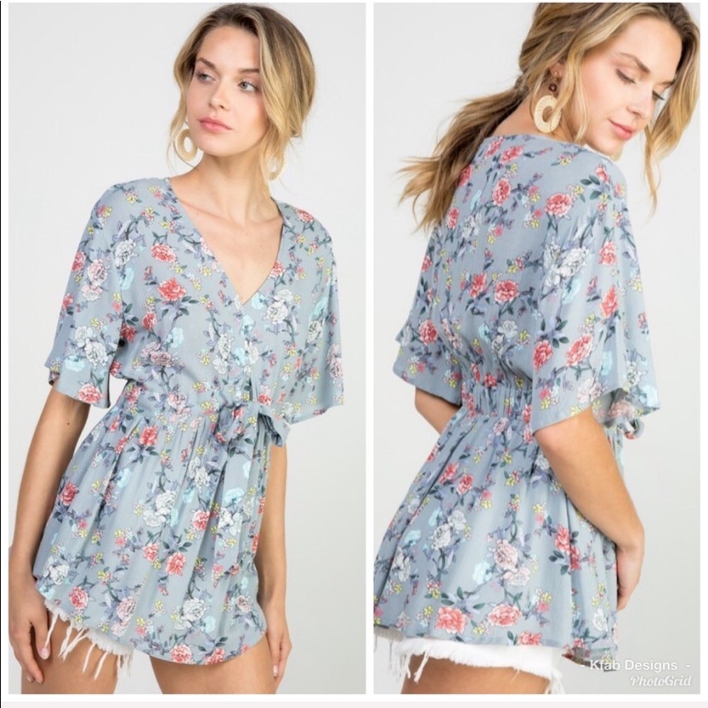 ā¤ļøLAST 1! Floral V Neck Front Tie Top! - Picture 2 of 8